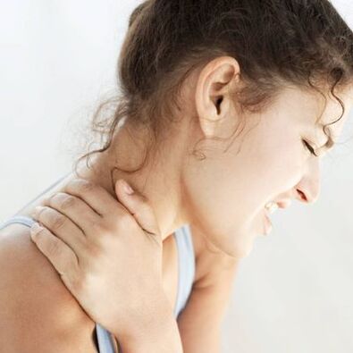 dolore al collo in una ragazza sintomo di osteocondrosi