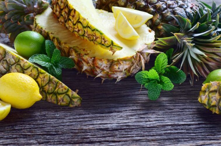 Il limone e l'ananas sono frutti sani per le persone che soffrono di artrite e artrosi