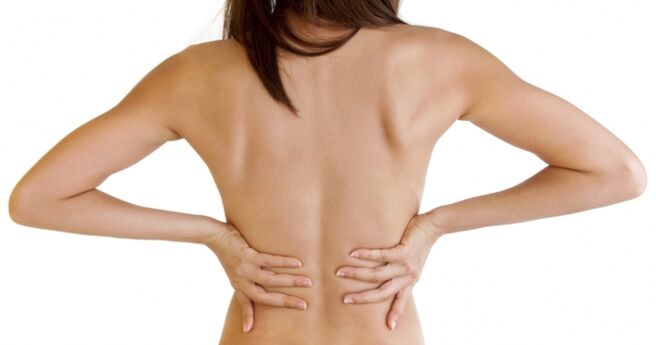 Un sintomo caratteristico dell'osteocondrosi toracica è il mal di schiena
