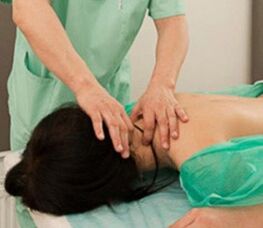 Massaggio con osteocondosi cervicale