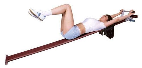 Macchina ginnica per il trattamento dell'osteocondrosi a casa